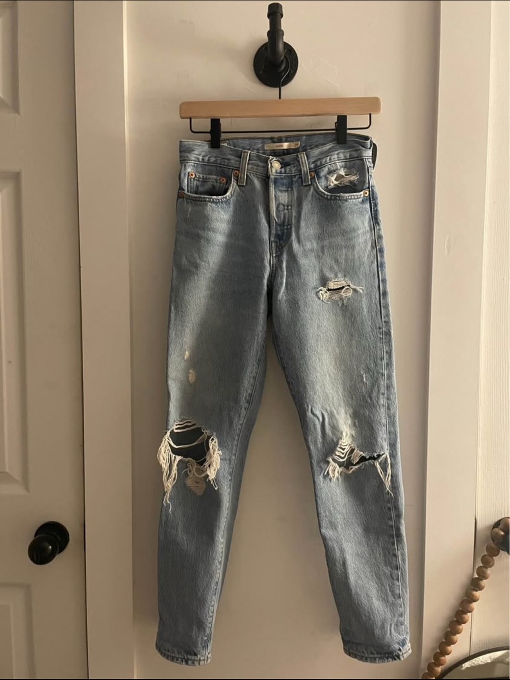WOMENS SIZE 25 LEVI’S JEANS